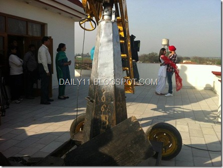 diljit and neeru bajwa in a romantic scene in jatt and juliet film