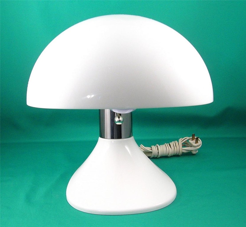 [Acrylic-and-chrome-lamp42.jpg]