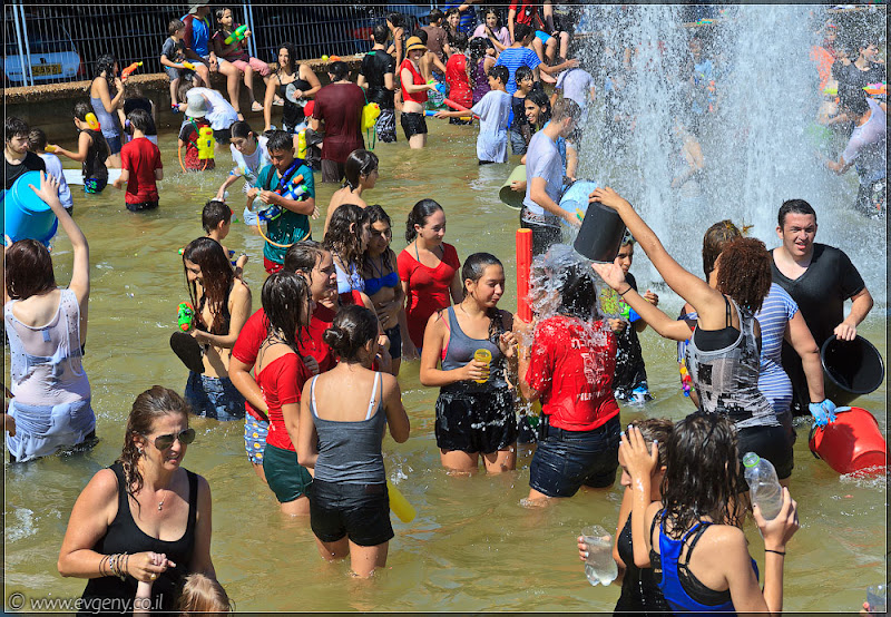 il/Настоящее мочилово в центре Тель Авива (20110701 ta water war 073 6845)