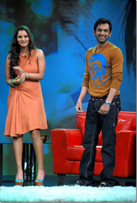 Shoaib Malik and Sania Mirza on Raveena’s show “Isi ka Naam Zindagi Hai”s Shoaib Malik and Sania Mirza on Raveena’s show “Isi ka Naam Zindagi Hai”s