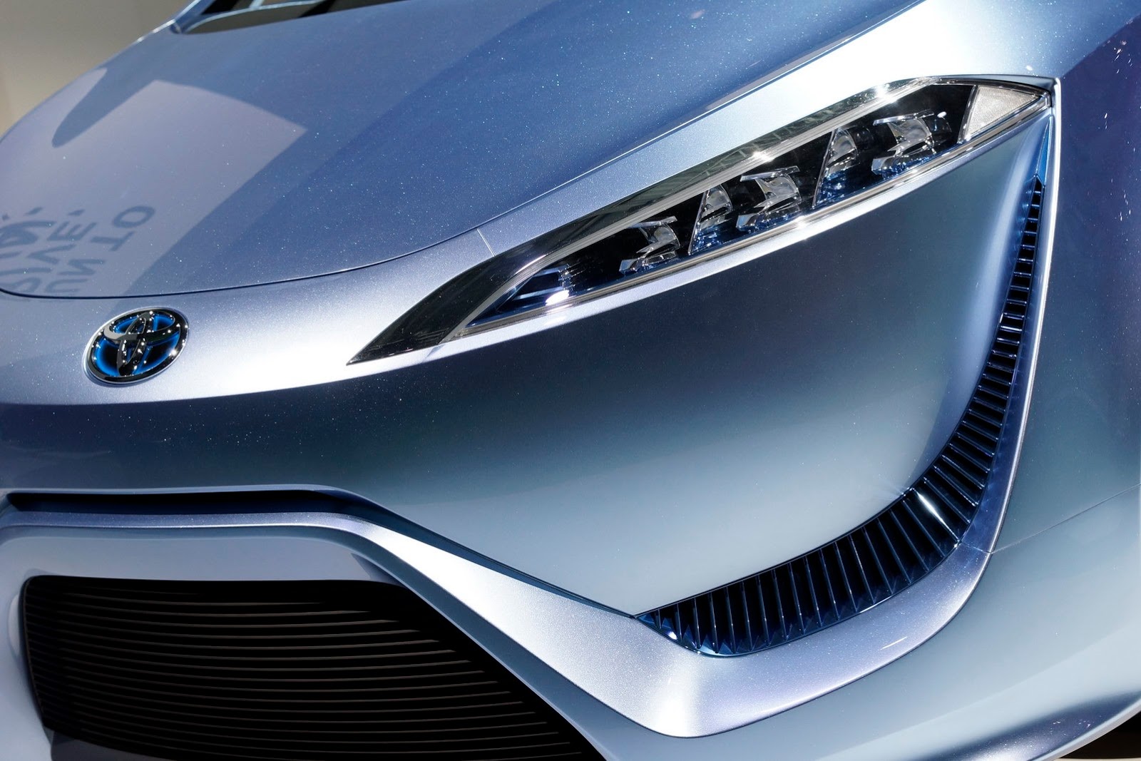 [Toyota-FCV-R-10%255B2%255D.jpg]