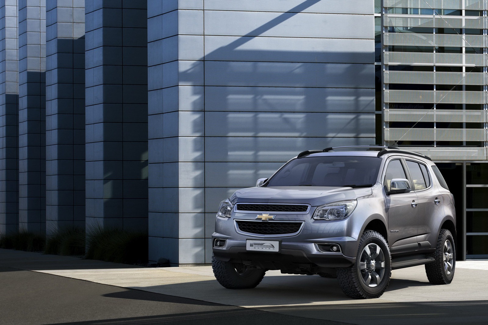 2013-Chevrolet-Trailblazer-1[2].jpg