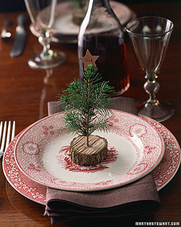 When you're chopping firewood, set aside branches that are too thin for logs and too thick for kindling. Use them instead as the base for this festive holiday place card. When you're chopping firewood, set aside branches that are too thin for logs and too thick for kindling. Use them instead as the base for this festive holiday place card.