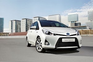 Full Hybrid Toyota Yaris -1-.jpg