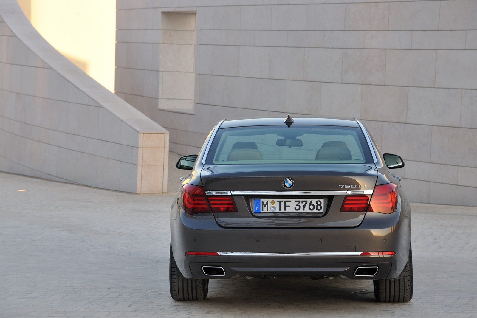 [2013-BMW-7-Series-163%255B2%255D.jpg]