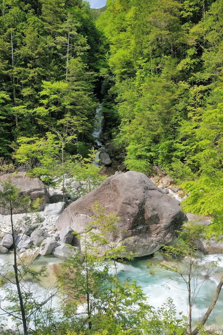 吉報の滝
