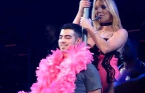 joe-jonas-given-lapdance-from-britney-spears