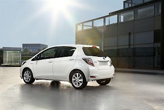 Full Hybrid Toyota Yaris -2-.jpg