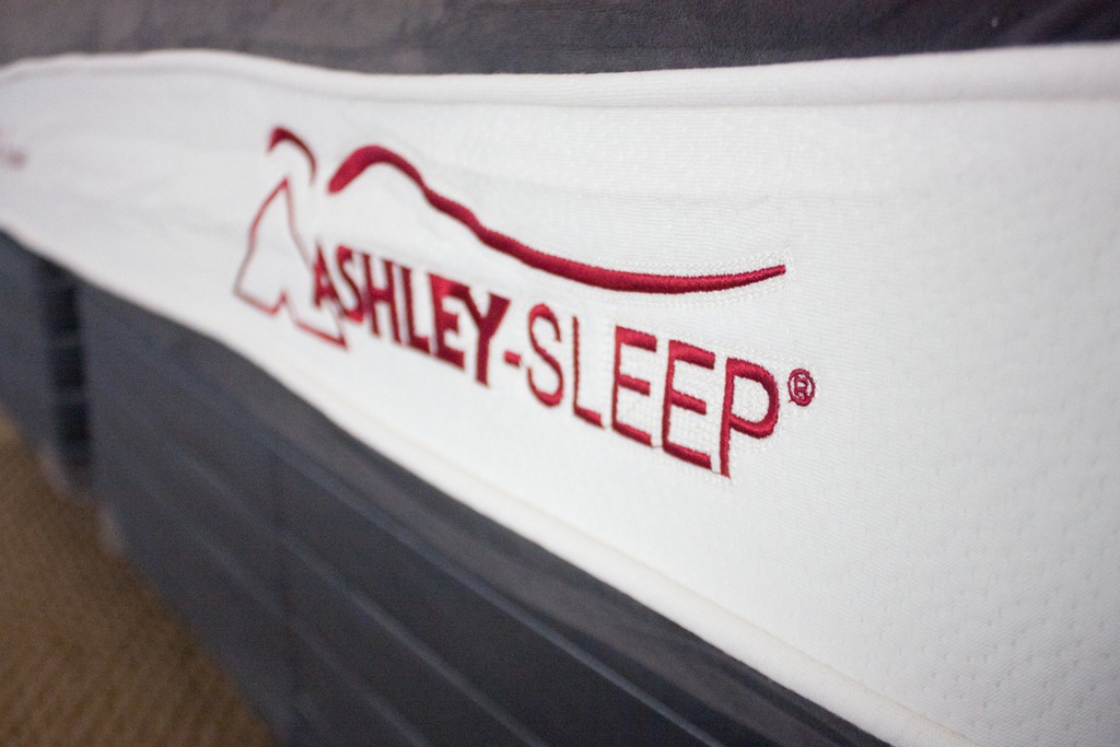 [Ashley%2520Sleep%2520Mattress%2520Delivery-6%255B6%255D.jpg]