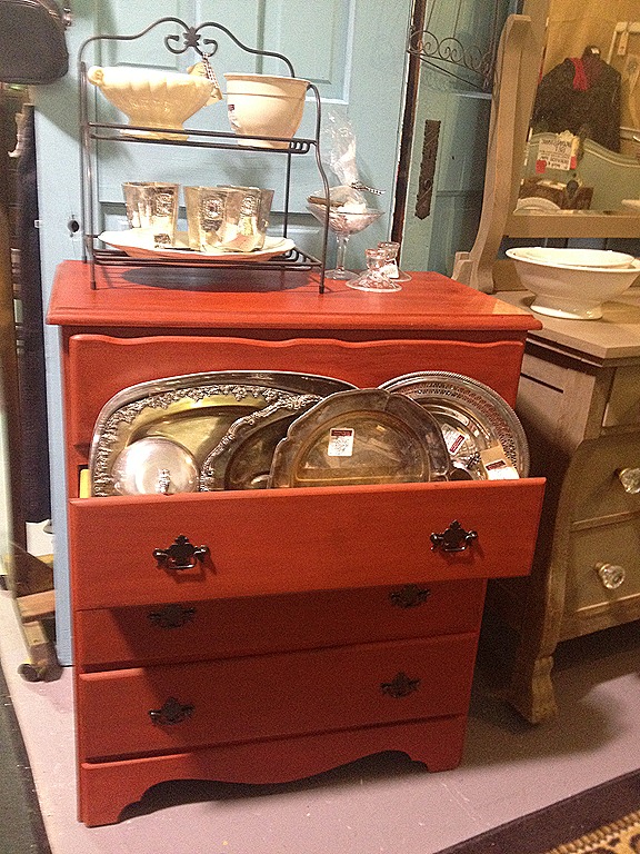 [shelf%2520and%2520booth%2520008%255B6%255D.jpg]