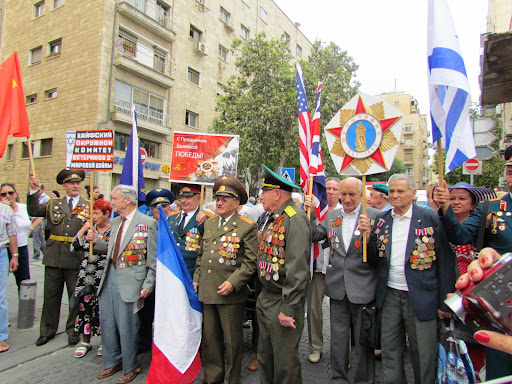 Haifskie veterani na Parade Pobedi v Ierusalimei.jpg