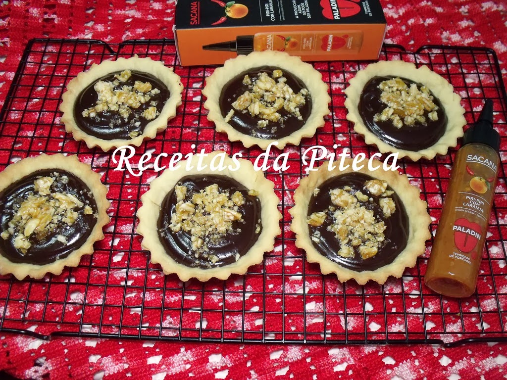 [Mini%2520tartes%2520de%2520chocolate%2520e%2520piri-piri%2520com%2520am%25C3%25AAndoa%2520triturada.%255B3%255D.jpg]