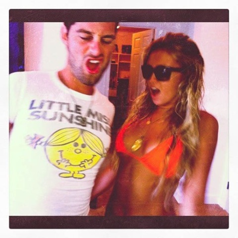 [sexy%2520paulina%2520gretzky%2520twitter%25208%255B2%255D.jpg]