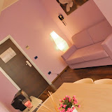 Cucina-soggiorno con divano-letto / Kitchen-living room with sofa bed