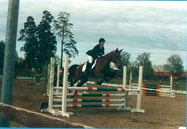 Mirah och Eva-Britt på hoppning i Valla 1998 Mirah och Eva-Britt på hoppning i Valla 1998