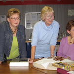 Rinie, Miep en Mariet nov. 2005 kantkring.jpg