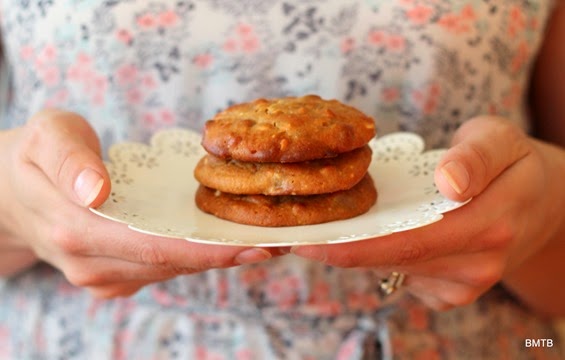Flourless Peanut Butter and Honey Choc Chip Cookies by Baking Makes Things Better (4)