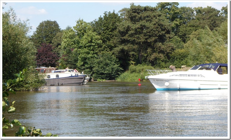 SAM_1756 Dutch Barge stuck