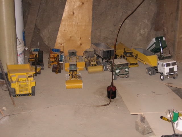 [Joe-Basement-25.jpg]