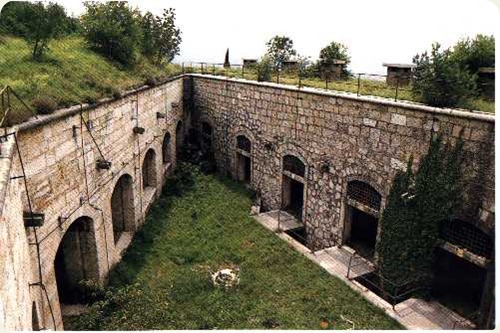 ceraino_cortile_interno