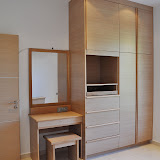 Horizontal Oak Built-in Wardrobe for Master Bedroom