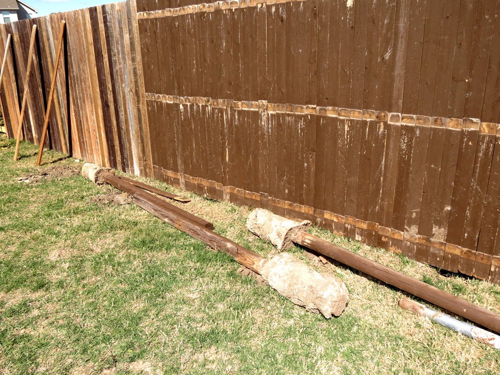 [How-to-Build-a-New-Fence-Using-Old-S%255B3%255D.jpg]