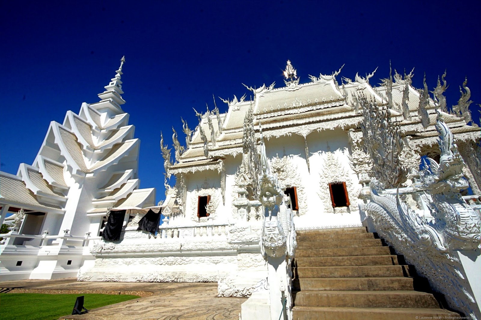[Chiang%2520Rai%2520White%2520temple%2520Wat%2520Rong%2520Khun%2520Thailand%255B5%255D.jpg]