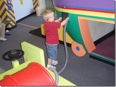 Flying with Kids - Ohare airport play area Flying with Kids - Ohare airport play area