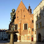 Krakow+statue[3].jpg