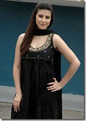 karishma-kotak-iN CHURIDAR1