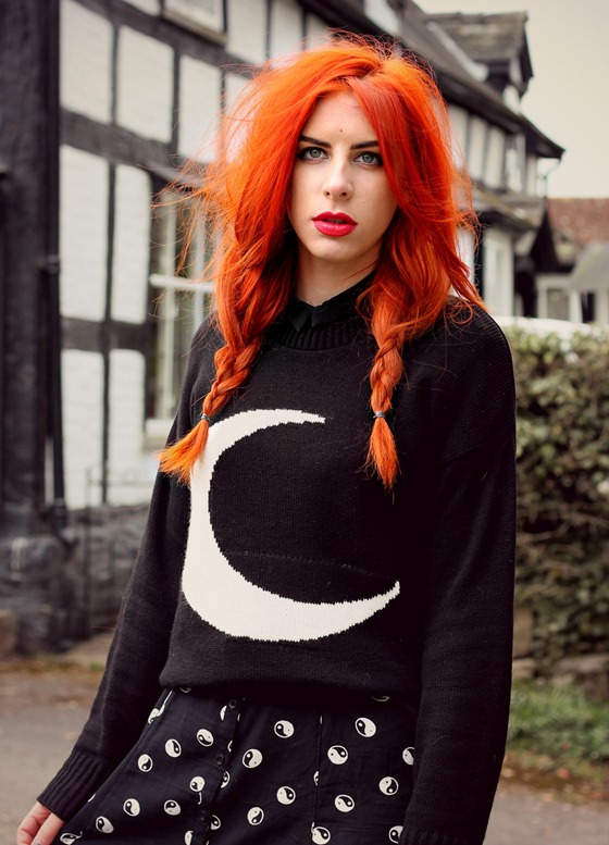 CRESCENT MOON JUMPER RED HAIR