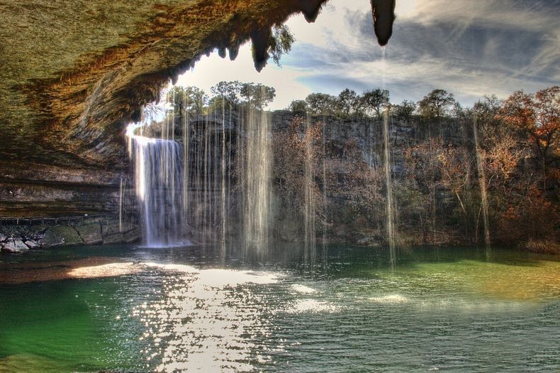 مسبح محمية هاملتون الطبيعي في تكساس Hamilton-pool-5%25255B2%25255D