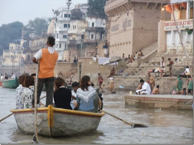 Varanasi-barco com turistas