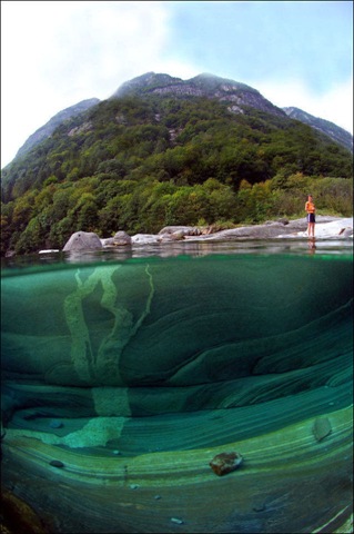 [incredibly_clear_waters_of_the_verzasca_river_640_high_09%255B3%255D.jpg]