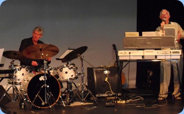 Ian Jackson on drums accompanying Peter Jackson on vocals Ian Jackson on drums accompanying Peter Jackson on vocals