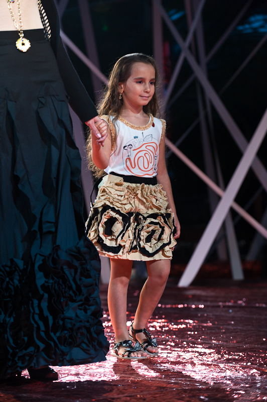 Лариса ЛОБАНОВА (показ дитячої колекції), HOLIDAY FASHION WEEK 2011 Фото Сергея Черникова
