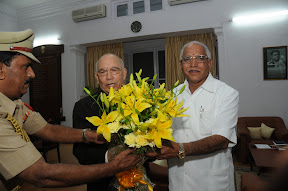 ಘನತೆವೆತ್ತ ರಾಜ್ಯಪಾಲ ಹಂಸರಾಜ್ ಭಾರದ್ವಾಜ್ ಅವರೊಂದಿಗೆ