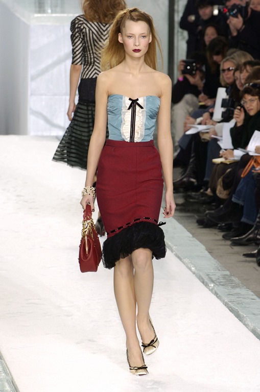 [LouisVuittonFall2004YTKvF05kuHBx4.jpg]