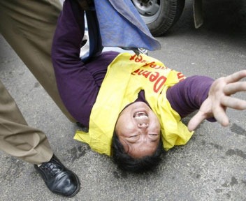 [tibet-repress%25201%255B4%255D.jpg]