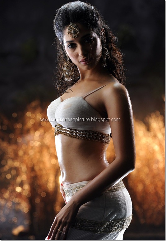 Tamanna_Extremely_hot_in_Badrinath_02