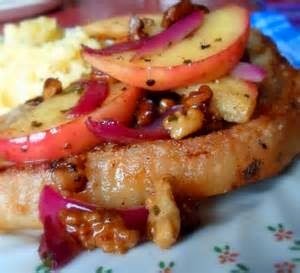 [7.Pork-chops-with-apples-and-onions2.jpg]