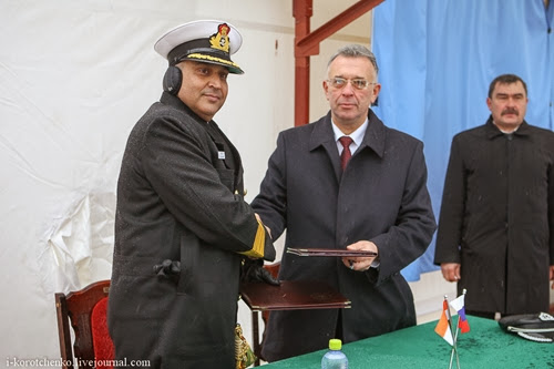 Авианосец "Викрамадитья" передан ВМС Индии