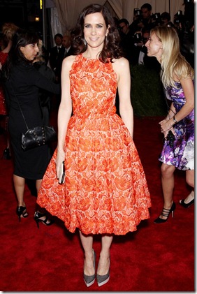 Kristen Wiig opted for a lace Stella McCartney number in this season’s hottest hue orange.