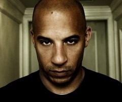 Vin Diesel Kojak nyalókáját nyalja
