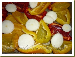 Tortiglioni con wurstel, peperoni e cipolle al forno (1)