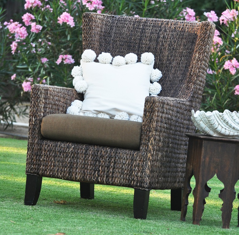[mondopompompillow0545.jpg]