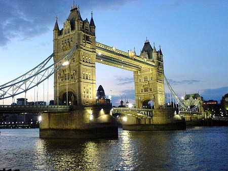 [Tower-Bridge-of-London5.jpg]