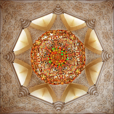 seen in the Sheikh Zayed Mosque in Abu Dhabi.<br> © Steffen Jakob<br>Photo selected by <a href="http://bitofinspiration.com"> bitofinspiration.com</a>. <br>For link to original source visit <a href="http://www.flickr.com/photos/43642018@N00/4848204879" >flickr </a> 4848204879.jpg