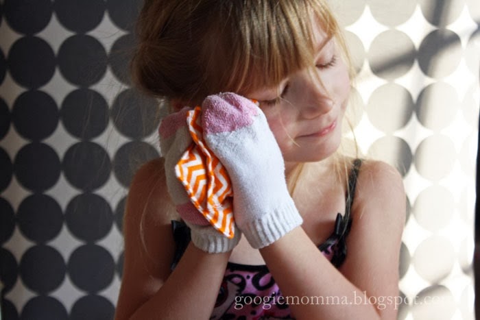 [IMG_6287_1047simple%2520sewing%2520book%255B3%255D.jpg]