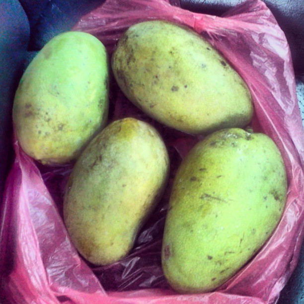 Wordless Wednesday: Mempelam Harumanis Dari Perlis (RM17.00 sekilo, Ada Berani?) Wordless Wednesday: Mempelam Harumanis Dari Perlis (RM17.00 sekilo, Ada Berani?)
